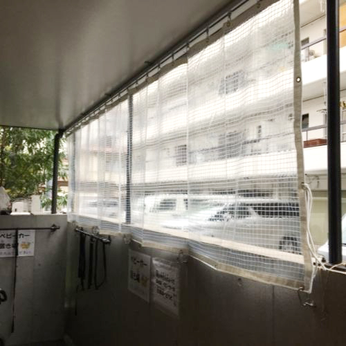 東京都新宿区の糸入り雨除けカーテン(駐車場)の施工・製作事例
