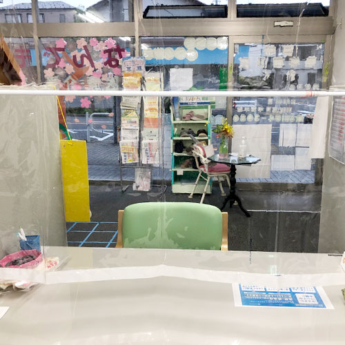 東京都江戸川区の透明ビニールカーテン(窓口)の施工・製作事例