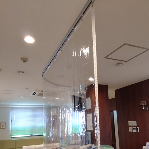 埼玉県川口市の透明ビニールカーテン(病院カウンター)の施工・製作事例