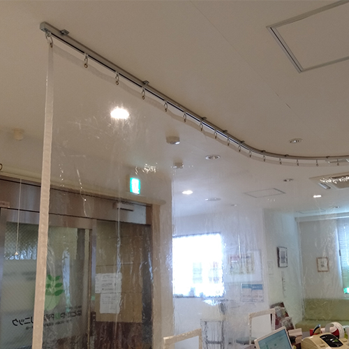 埼玉県川口市の透明ビニールカーテン(病院カウンター)の施工・製作事例