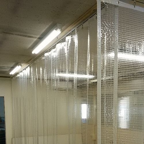 山梨県南都留郡の糸入り透明ビニールカーテンの施工・製作事例