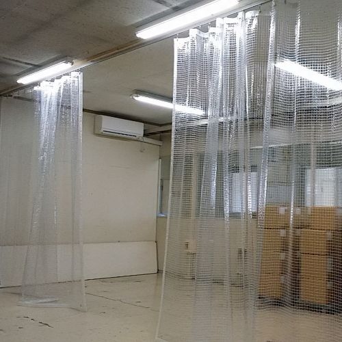 山梨県南都留郡の糸入り透明ビニールカーテンの施工・製作事例