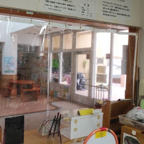 奈良県平群町の透明ビニールカーテン (保育園執務室)の施工・製作事例