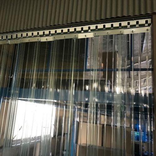 岐阜県関市ののれん式ビニールカーテン(自動車部品・用品製造)の施工・製作事例