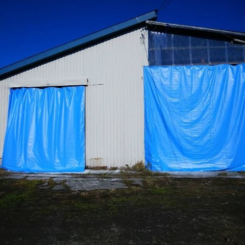 北海道枝幸郡の厩舎用防水防炎ビニールカーテンの施工・製作事例
