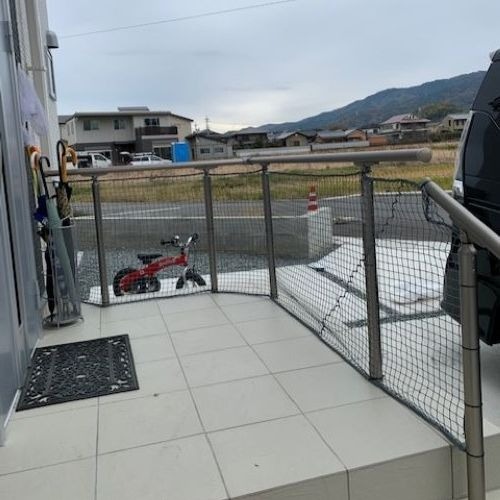 奈良県桜井市の玄関ポーチ落下防止ネットの施工・製作事例