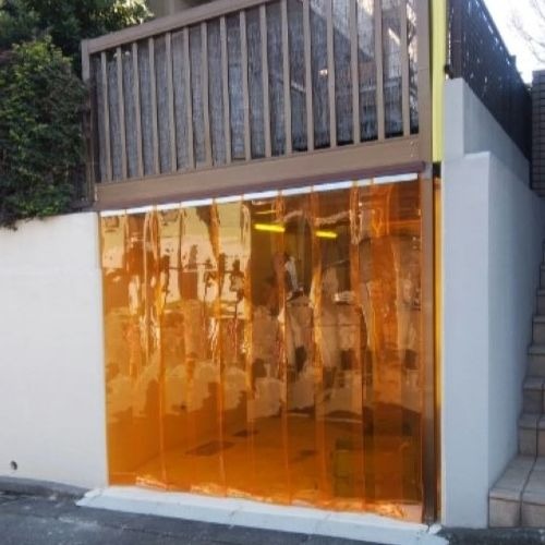 東京都千代田区のガレージ防虫対策のれん式ビニールカーテンの施工・製作事例