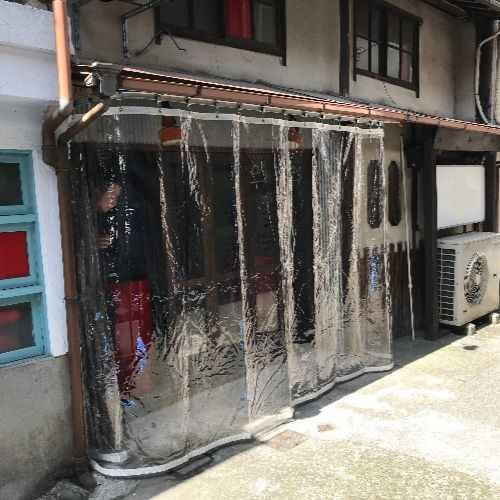 兵庫県姫路市の防寒・雨よけ用透明ビニールカーテンの施工・製作事例