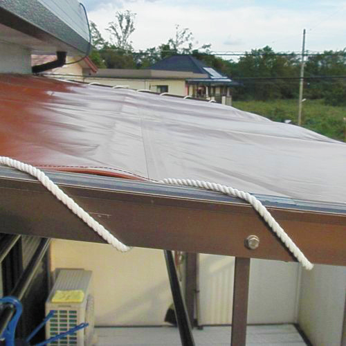 三重県四日市のベランダ用・雨よけテント(ウルトラマックス)の施工・製作事例