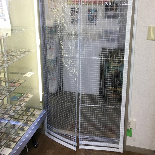 長野県長野市の小売店用・間仕切りビニールカーテンの施工・製作事例