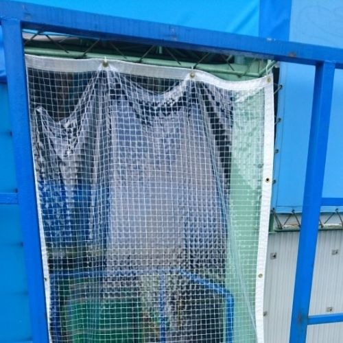 神奈川県伊勢原市の屋外通路用・糸入りビニールカーテンの施工・製作事例