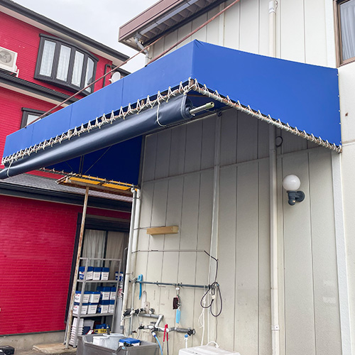 埼玉県狭山市の雨よけ軒先テント(飲食料の宅配会社)の施工・製作事例
