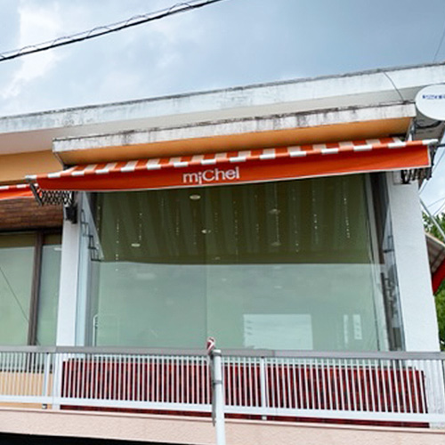 愛知県春日井市の店舗用巻き上げテント(美容室)の施工・製作事例