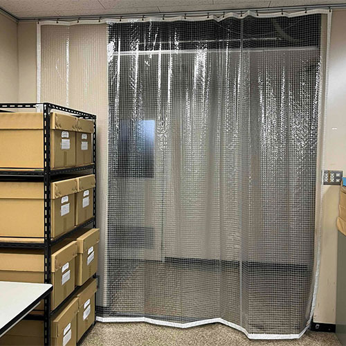 群馬県桐生市の間仕切りビニールカーテンの施工・製作事例